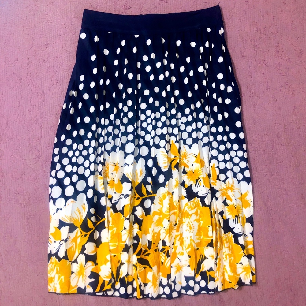 PolkaDot Floral Skirt 🌼💙
